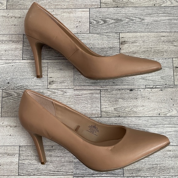 Old navy beige high heels - Picture 4 of 9